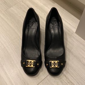 Tory Burch Size 37 7 black wedges heels worn only once logo